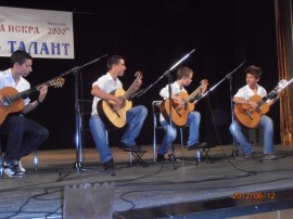 Концерт на младите китаристи от НЧ „Възродена искра – 2000” / Новини от Казанлък