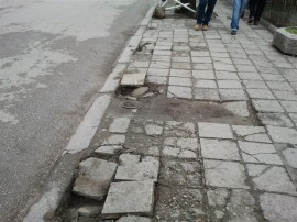 Започват ремонтните дейности пред Съдебната палата в Казанлък