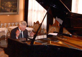 Известен пианист ще свири в Дом “Петко Стайнов“ / Новини от Казанлък