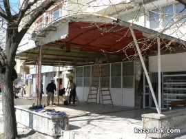 Отстраняват пристройката на кафе “Княгиня Калина“ / Новини от Казанлък