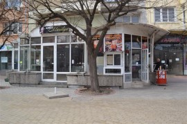 Отстраняват пристройката на кафе “Княгиня Калина“