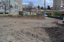 Обновява се пространството зад Централния кооперативен пазар в Казанлък