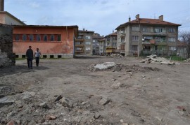 Обновява се пространството зад Централния кооперативен пазар в Казанлък