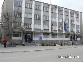 Кражби от автомобил и от избено помещение / Новини от Казанлък