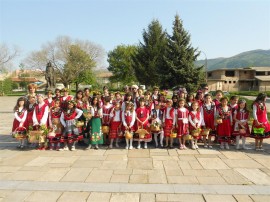 Цветни лазарки навестиха домовете в Крън / Новини от Казанлък