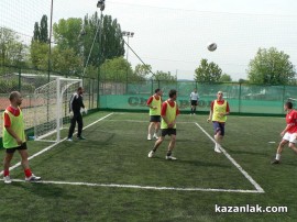 Сергей Станишев награди участниците във Великденския футболен турнир