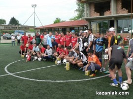 Сергей Станишев награди участниците във Великденския футболен турнир