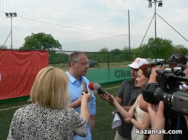 Сергей Станишев награди участниците във Великденския футболен турнир
