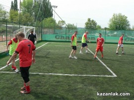 Сергей Станишев награди участниците във Великденския футболен турнир