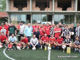 Сергей Станишев награди участниците във Великденския футболен турнир