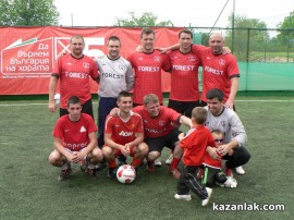 Сергей Станишев награди участниците във Великденския футболен турнир