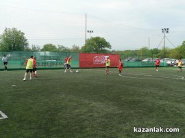 Сергей Станишев награди участниците във Великденския футболен турнир