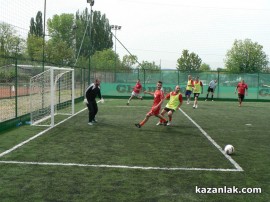 Сергей Станишев награди участниците във Великденския футболен турнир