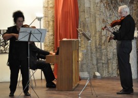 Казанлъчанка свири в родния си град за първи път след 30 годишна кариера във Виена / Новини от Казанлък