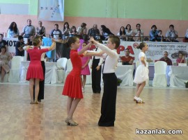 Турнирът по спортни танци организиран от клуб Роза стартира успешно за казанлъчани