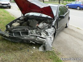 Кола се заби в оградата на “Българска роза - Севтополис“