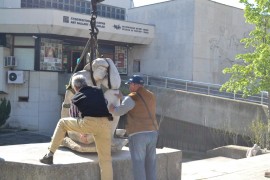 Голо тяло на Христо Песев вече е пред Галерията