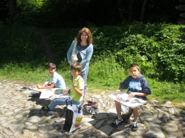 12 годишен казанлъчанин с наградата от пленер-конкурс за детска рисунка