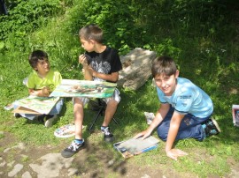 12 годишен казанлъчанин с наградата от пленер-конкурс за детска рисунка