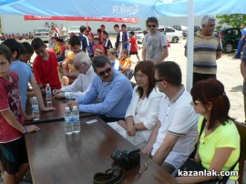 Футболни звезди откриха първия Детски турнир „Червени рози“