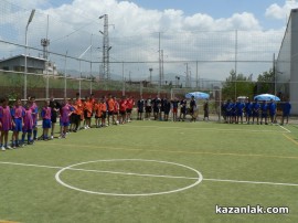 Съставът на ОУ „Никола Вапцаров“ спечели футболния турнир „Червени рози“ / Новини от Казанлък