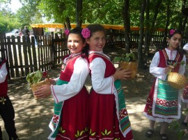 Деца от Крън танцуваха в Национален фолклорен фестивал