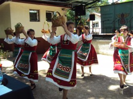 Деца от Крън танцуваха в Национален фолклорен фестивал / Новини от Казанлък