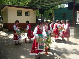 Деца от Крън танцуваха в Национален фолклорен фестивал