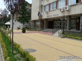 Пространството пред Съдебната палата вече е красиво и достъпно