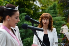 Знамето на Казанлък бе вдигнато при проливен дъжд. С началото на водосвета слънцето озари площад “Севтополис“