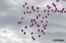 Знамето на Казанлък бе вдигнато при проливен дъжд. С началото на водосвета слънцето озари площад “Севтополис“