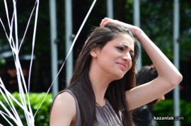 Знамето на Казанлък бе вдигнато при проливен дъжд. С началото на водосвета слънцето озари площад “Севтополис“