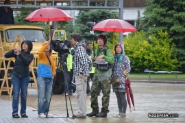 Знамето на Казанлък бе вдигнато при проливен дъжд. С началото на водосвета слънцето озари площад “Севтополис“