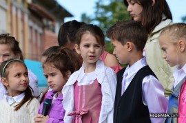 Знамето на Казанлък бе вдигнато при проливен дъжд. С началото на водосвета слънцето озари площад “Севтополис“