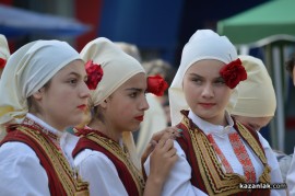 Международен фолклорен фестивал в центъра на Казанлък ВИДЕО