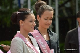 Знамето на Казанлък бе вдигнато при проливен дъжд. С началото на водосвета слънцето озари площад “Севтополис“