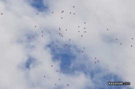 Знамето на Казанлък бе вдигнато при проливен дъжд. С началото на водосвета слънцето озари площад “Севтополис“