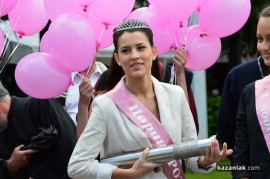 Знамето на Казанлък бе вдигнато при проливен дъжд. С началото на водосвета слънцето озари площад “Севтополис“