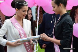 Знамето на Казанлък бе вдигнато при проливен дъжд. С началото на водосвета слънцето озари площад “Севтополис“