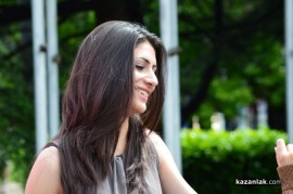 Знамето на Казанлък бе вдигнато при проливен дъжд. С началото на водосвета слънцето озари площад “Севтополис“