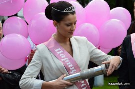 Знамето на Казанлък бе вдигнато при проливен дъжд. С началото на водосвета слънцето озари площад “Севтополис“