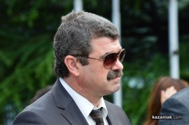 Знамето на Казанлък бе вдигнато при проливен дъжд. С началото на водосвета слънцето озари площад “Севтополис“