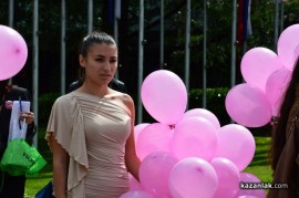 Знамето на Казанлък бе вдигнато при проливен дъжд. С началото на водосвета слънцето озари площад “Севтополис“