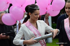 Знамето на Казанлък бе вдигнато при проливен дъжд. С началото на водосвета слънцето озари площад “Севтополис“