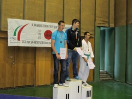 Каратеките на клуб „Севт I“ се завърнаха с дузина медали от Габрово