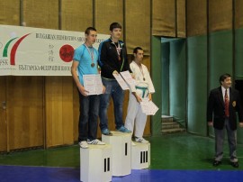 Каратеките на клуб „Севт I“ се завърнаха с дузина медали от Габрово