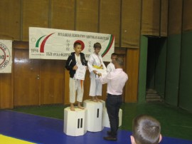 Каратеките на клуб „Севт I“ се завърнаха с дузина медали от Габрово