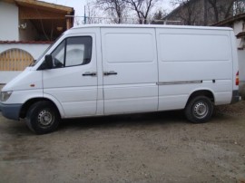 Откраднаха микробус и ремарке от стопански двор / Новини от Казанлък