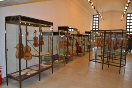 Гости от Кремона, Италия посрещна изложба на струнни инструменти в Казанлък