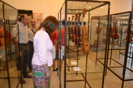 Гости от Кремона, Италия посрещна изложба на струнни инструменти в Казанлък